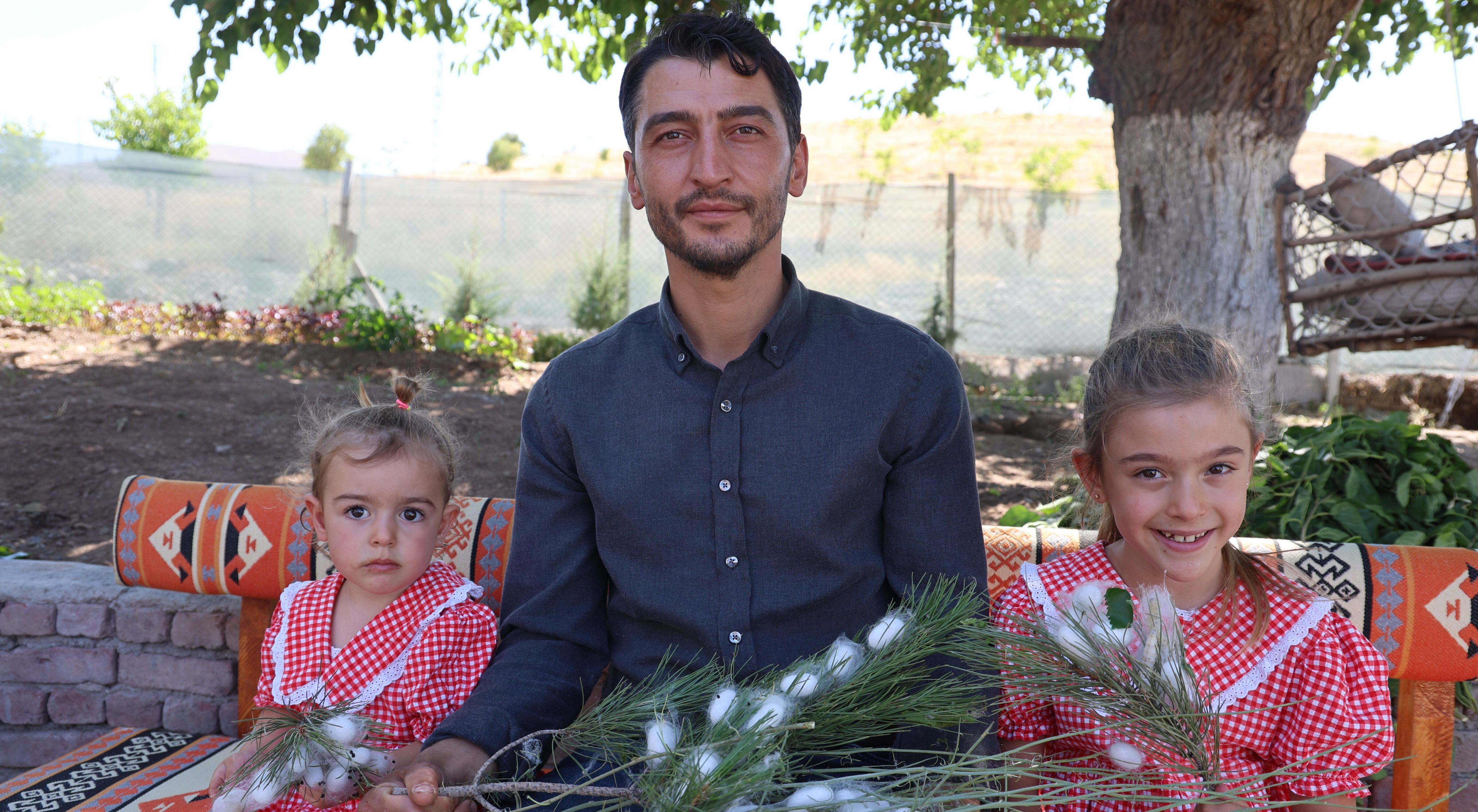 Babaannesinden esinlendi, kentin en büyük çiftliğini kurdu! Hasattan da gelirden de memnun - 1. Resim