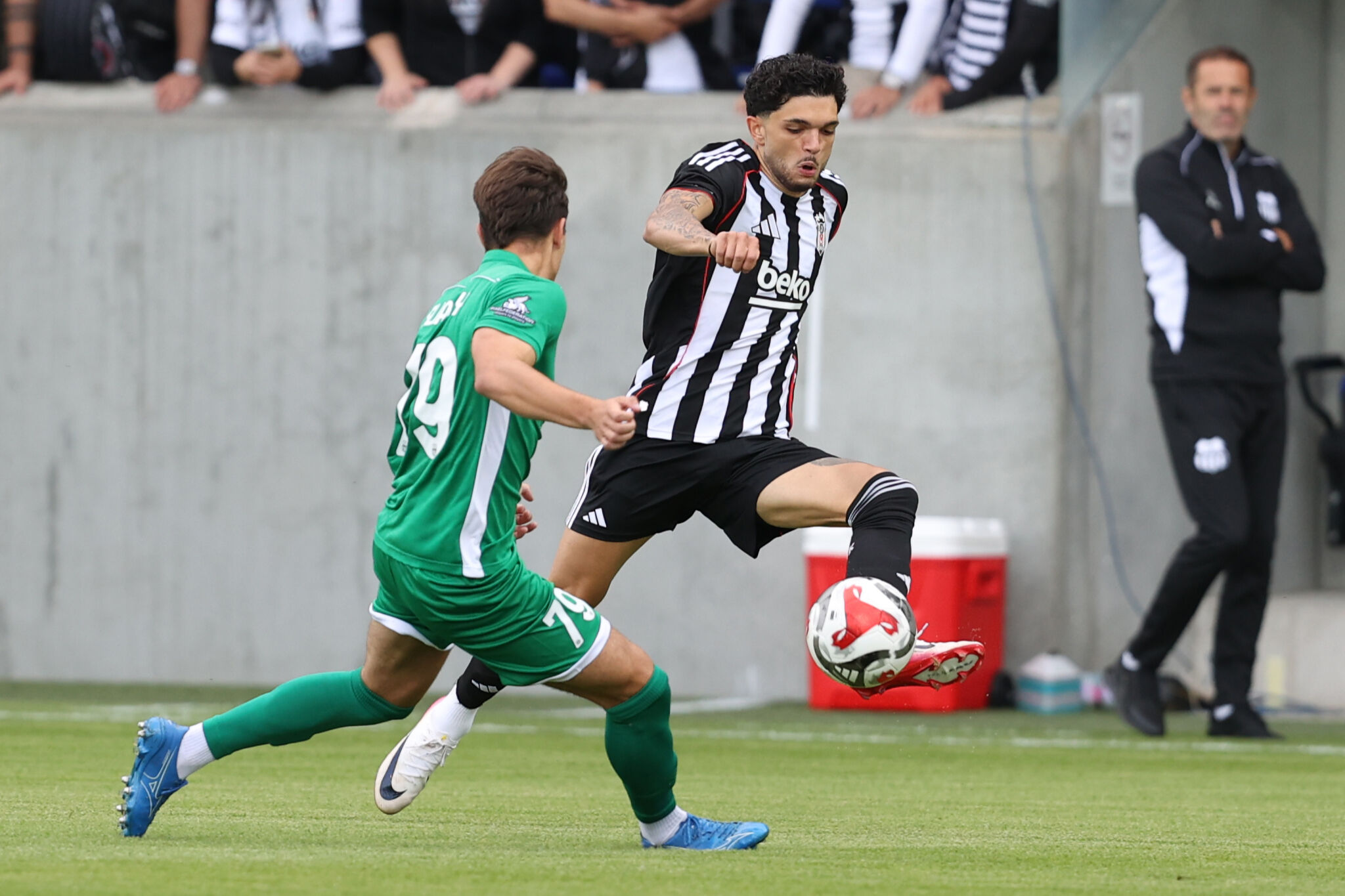 Beşiktaş kampı mağlubiyetle kapattı! Petrzalka karşısında tek gol Muçi'den Beşiktaş kampı mağlubiyetle kapattı! Petrzalka karşısında tek gol Muçi'den - 1. Resim