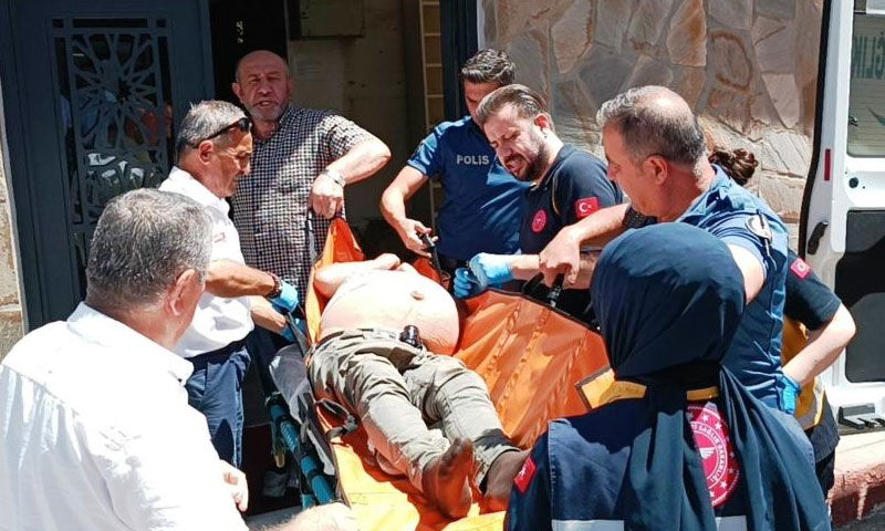 Camiye girip sızdı, cemaat uyandıramayınca hastanelik oldu