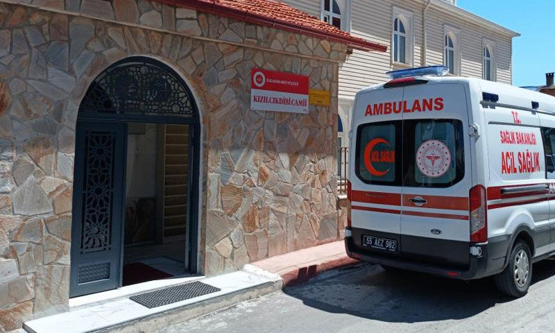 Cemaat uyandıramayınca 112’ye bildirdi, apar topar hastaneye kaldırıldı - 3. Resim