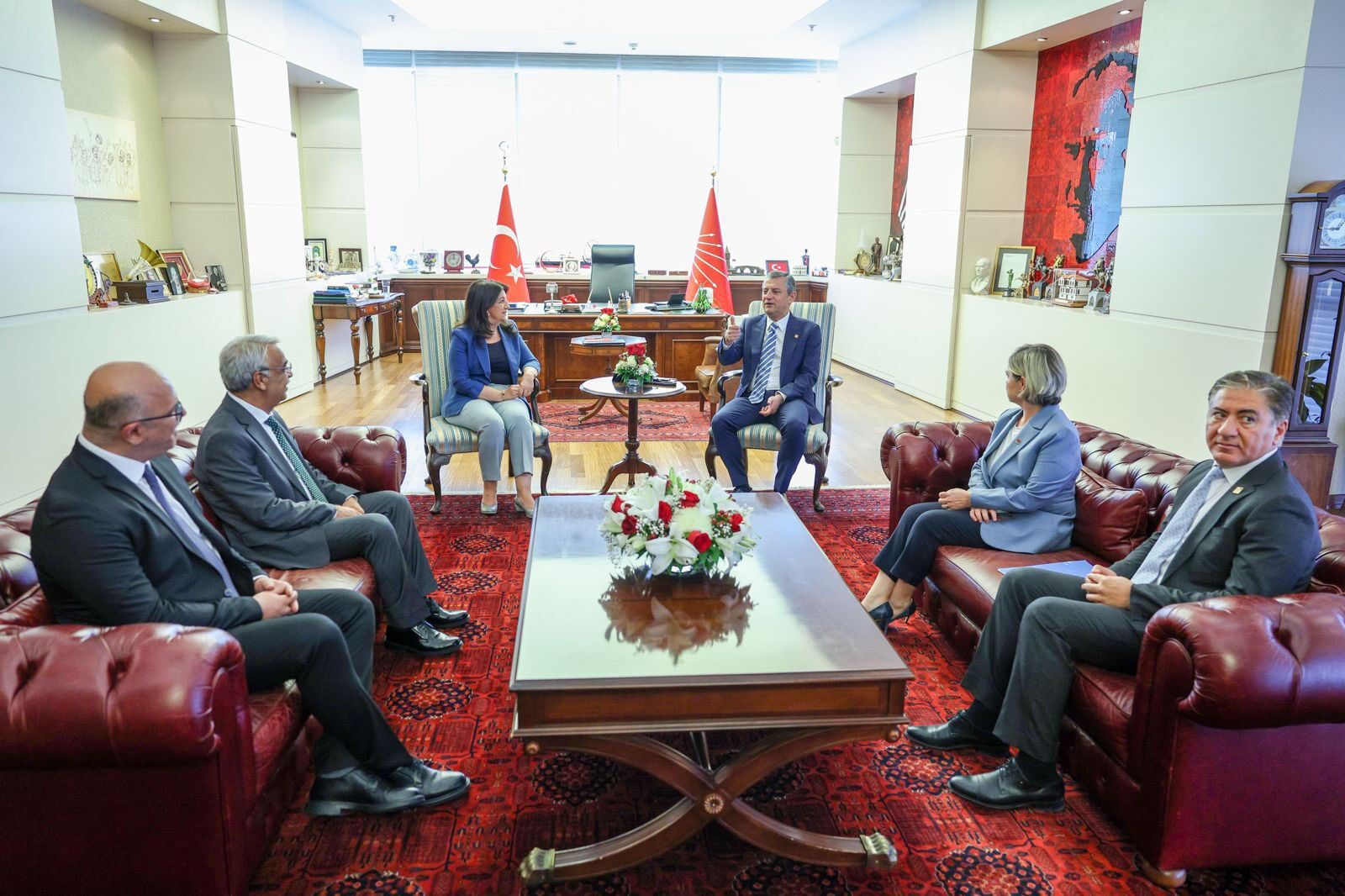 DEM Parti'den CHP'ye ziyaret! Pervin Buldan'dan süreçle ilgili kritik açıklama - 2. Resim