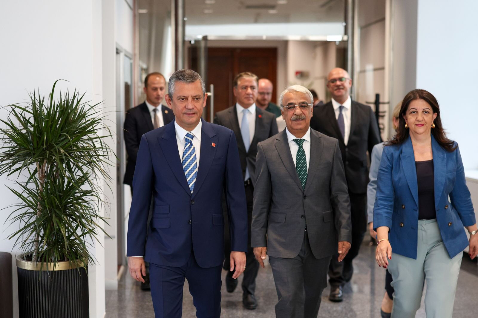 DEM Parti'den CHP'ye ziyaret! Pervin Buldan'dan süreçle ilgili kritik açıklama - 1. Resim