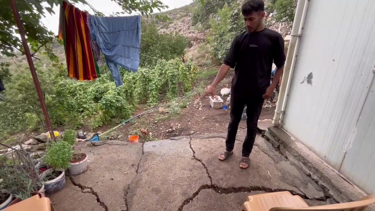 Depremden çok bu patlamalarla karşı karşıya kalıyorlar! Gökten başlarına yağıyor, saniyelerle kurtuldular - 3. Resim