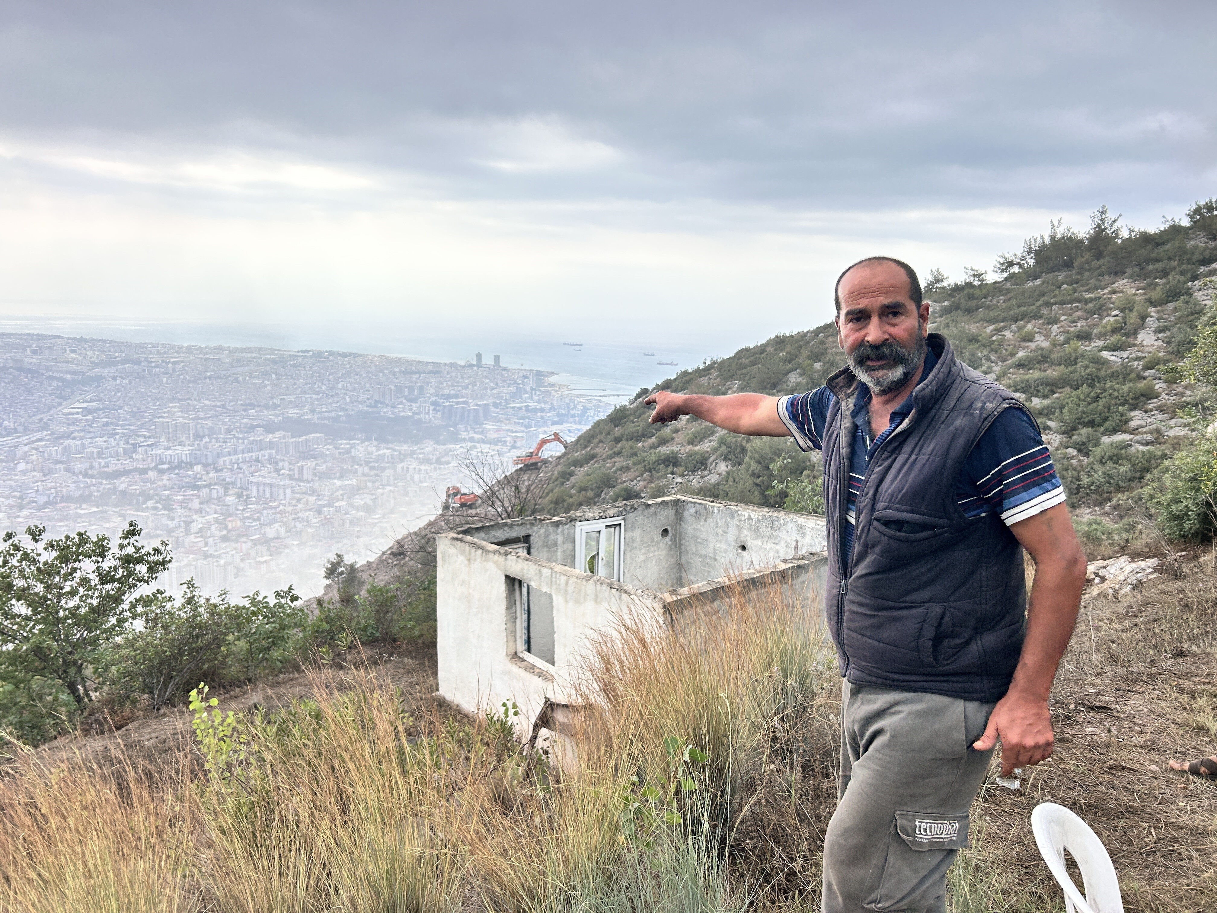 Depremden çok bu patlamalarla karşı karşıya kalıyorlar! Gökten başlarına yağıyor, saniyelerle kurtuldular - 2. Resim