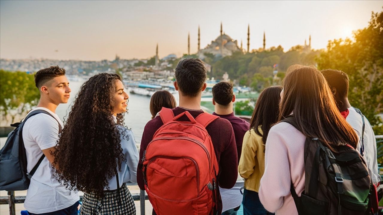 Eğitim göçünde İstanbul zirvede! Türkiye’de son 5 yılda 2,4 milyon kişi il değiştirdi Eğitim göçünde İstanbul zirvede! Türkiye’de son 5 yılda 2,4 milyon kişi il değiştirdi