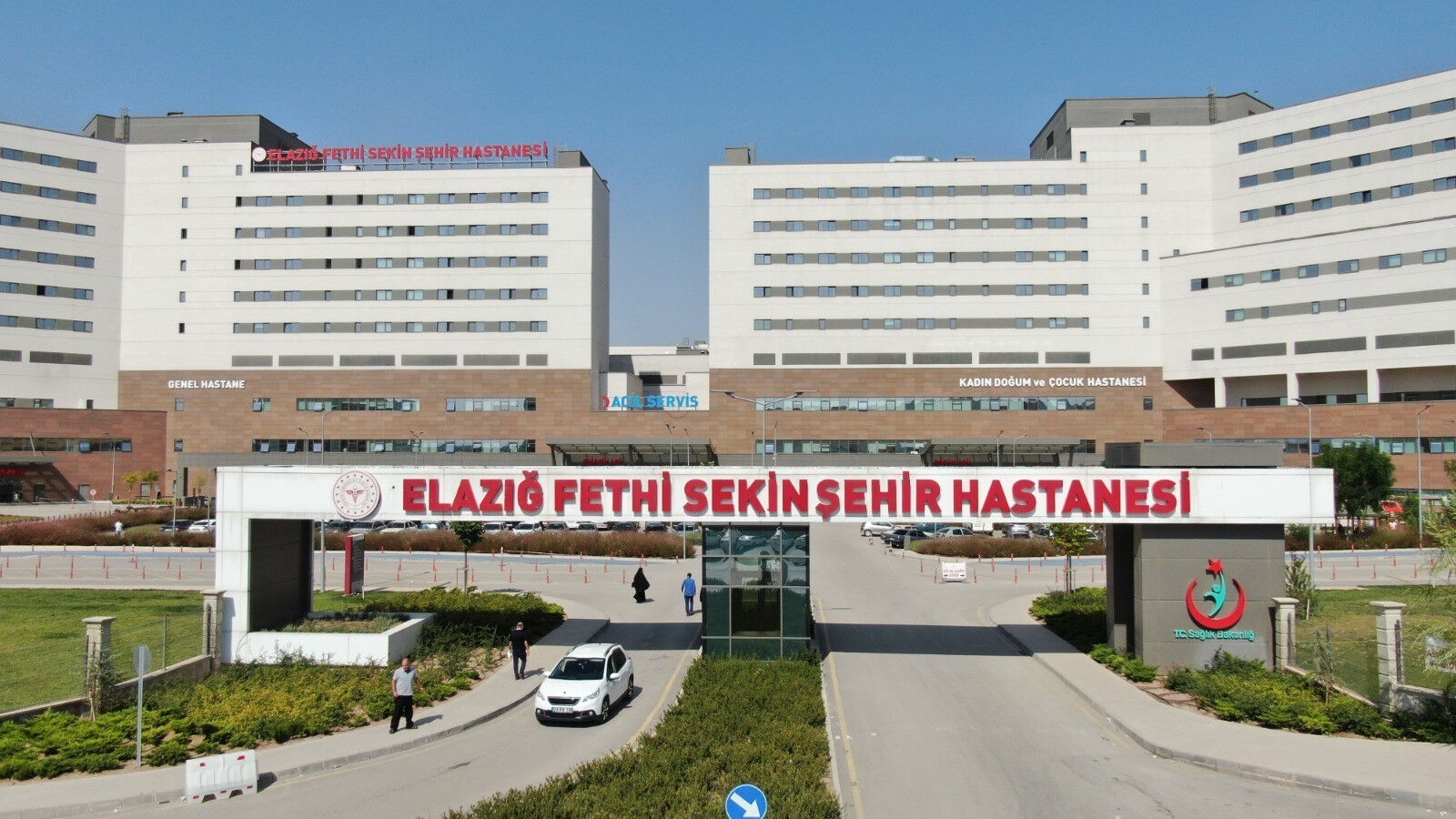 Elazığ’da iş kazası! Belediye Başkanı ve personel boruların altında kaldı, birinin durumu ağır Elazığ’da iş kazası! Belediye Başkanı ve personel boruların altında kaldı, birinin durumu ağır - 1. Resim