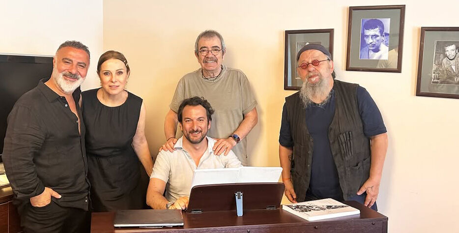Eski eşler yıllar sonra bir arada! Fotoğraflar paylaşıldı: Aynı sahneyi paylaşacaklar Eski eşler yıllar sonra bir arada! Fotoğraflar paylaşıldı: Aynı sahneyi paylaşacaklar - 1. Resim