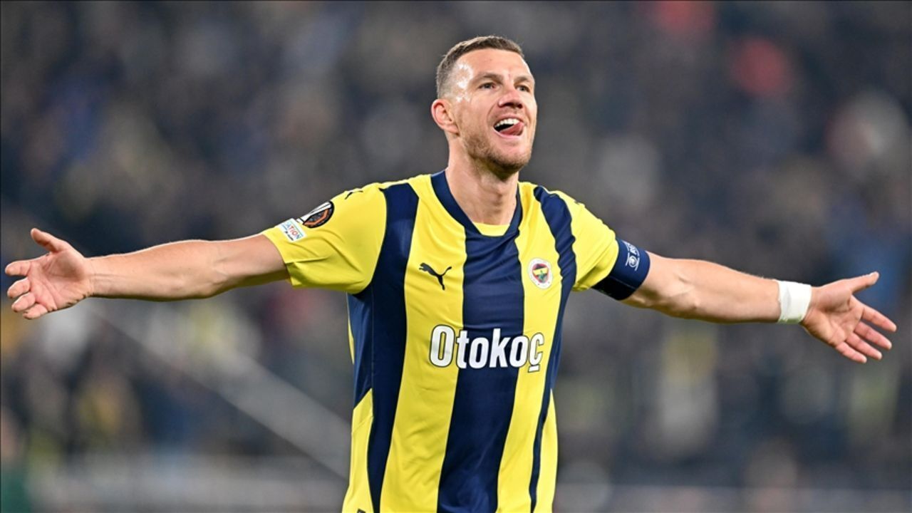 Fenerbahçe&#039;nin eski yıldızı Edin Dzeko: Kenara atılacak bir futbolcu değilim!