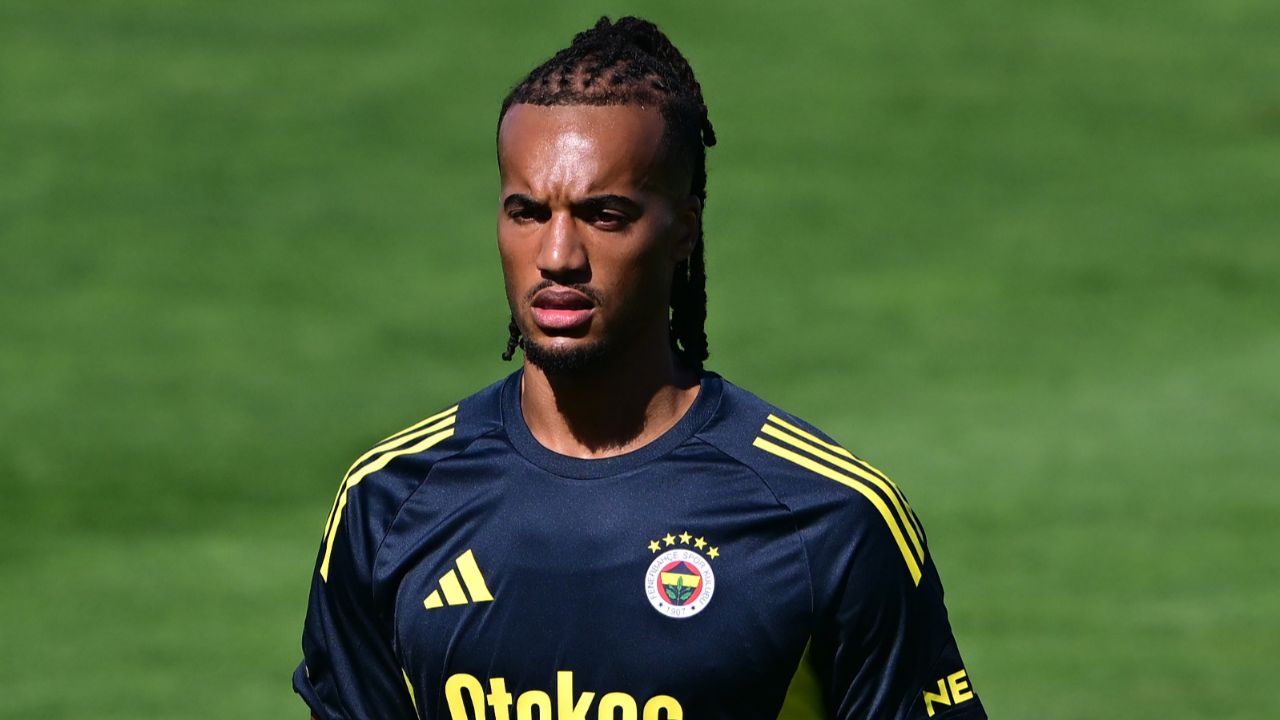 Fenerbahçe'nin yeni sağ beki Archie Brown çok iddialı! "Kupalar için geldim" Fenerbahçe'nin yeni sağ beki Archie Brown çok iddialı! "Kupalar için geldim"