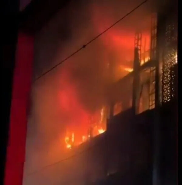 Irak'ta katliam gibi olay! Alışveriş merkezinde yangın çıktı, 69 kişi ölü var