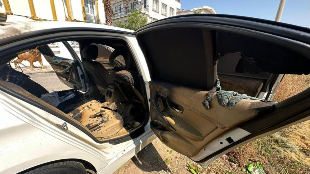 İş adamının lüks aracını kundaklayıp görüntüsünü çektiler! İş adamının lüks aracını kundaklayıp görüntüsünü çektiler! - 2. Resim