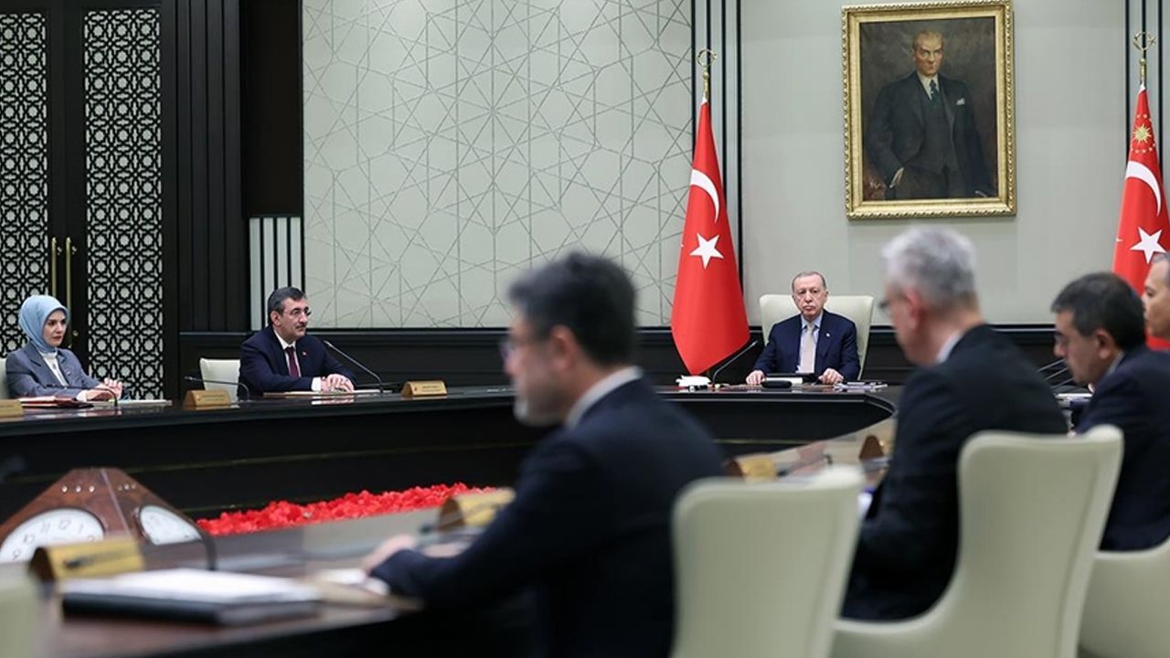 Kabine toplantısı kararları belli oldu mu? Gözler Beştepe'de! Kabine toplantısı kararları belli oldu mu? Gözler Beştepe'de!