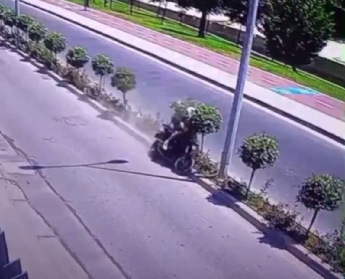 Tek teker şovu faciayla bitti! Sürücü hayatını kaybetti, arkadaşı ağır yaralı - 2. Resim