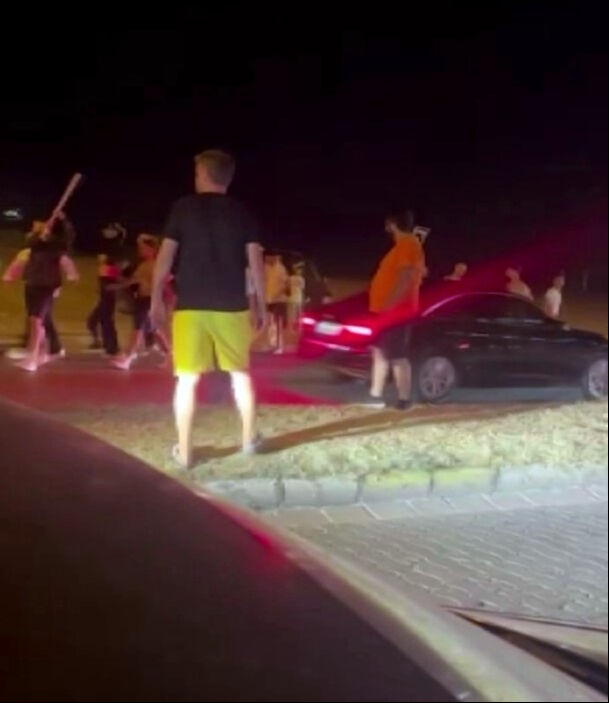 'Yan baktın' kavgası kanlı bitti! Polis memuru kabusu yaşadı - 3. Resim