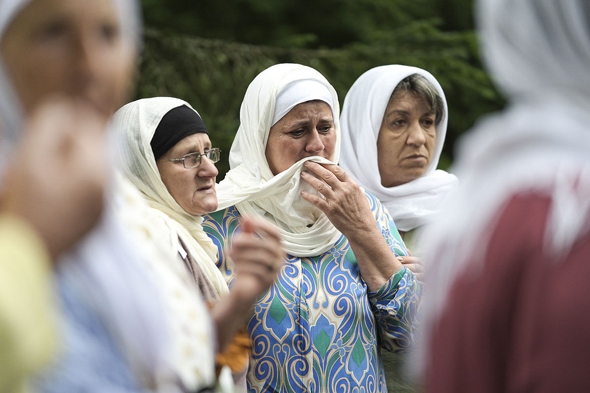 Yaraları bir daha kanadı, gözyaşları sel oldu! 6 Boşnak genç katledildiği alanda dualarla anıldı - 4. Resim