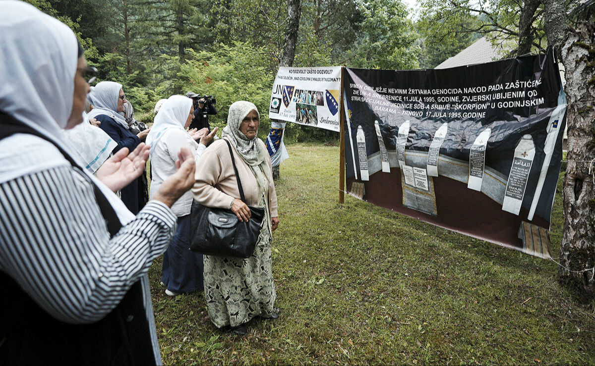 Yaraları bir daha kanadı, gözyaşları sel oldu! 6 Boşnak genç katledildiği alanda dualarla anıldı - 3. Resim