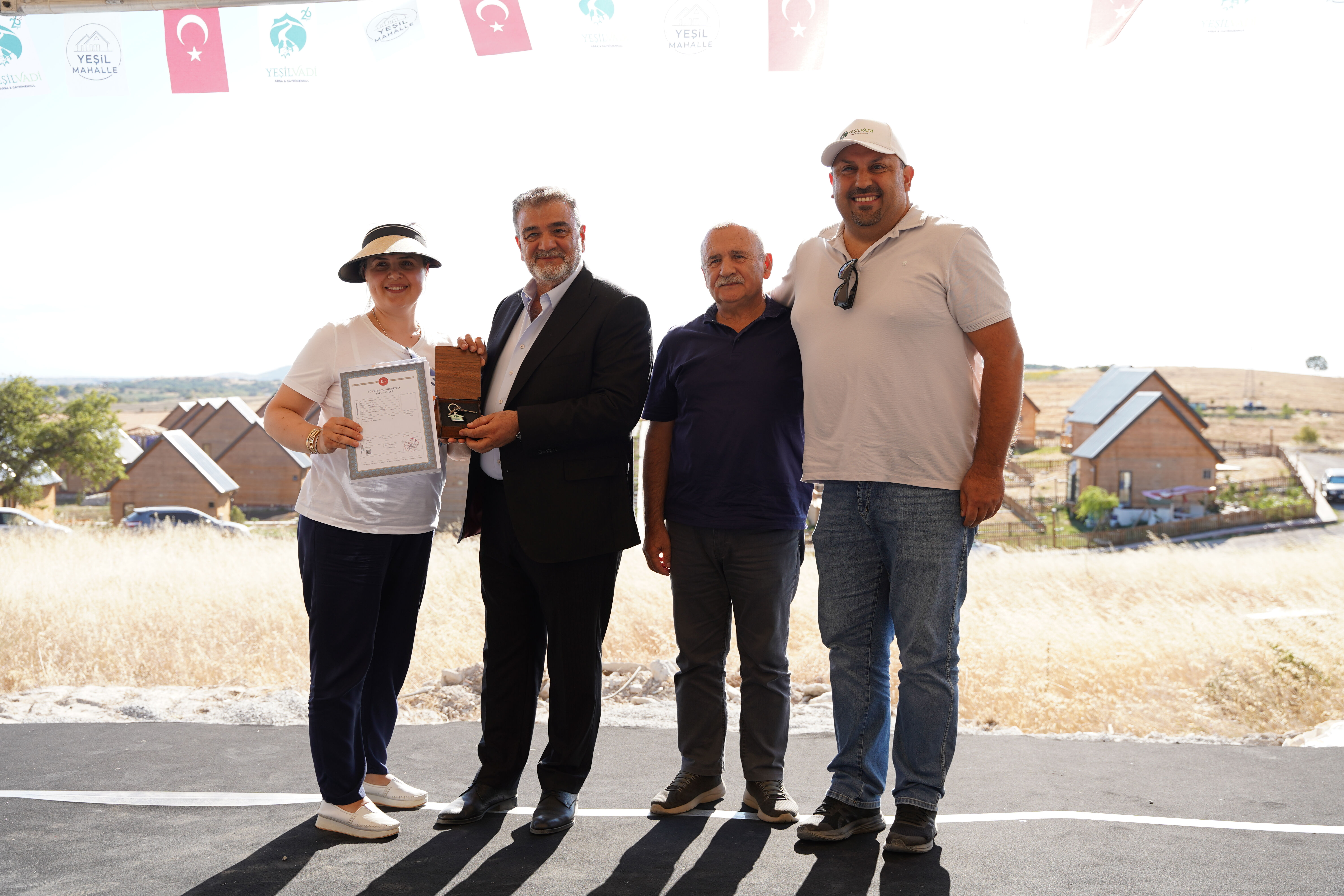 Yeşil Mahalle 3. Etapta tapu ve anahtar teslim coşkusu - 3. Resim