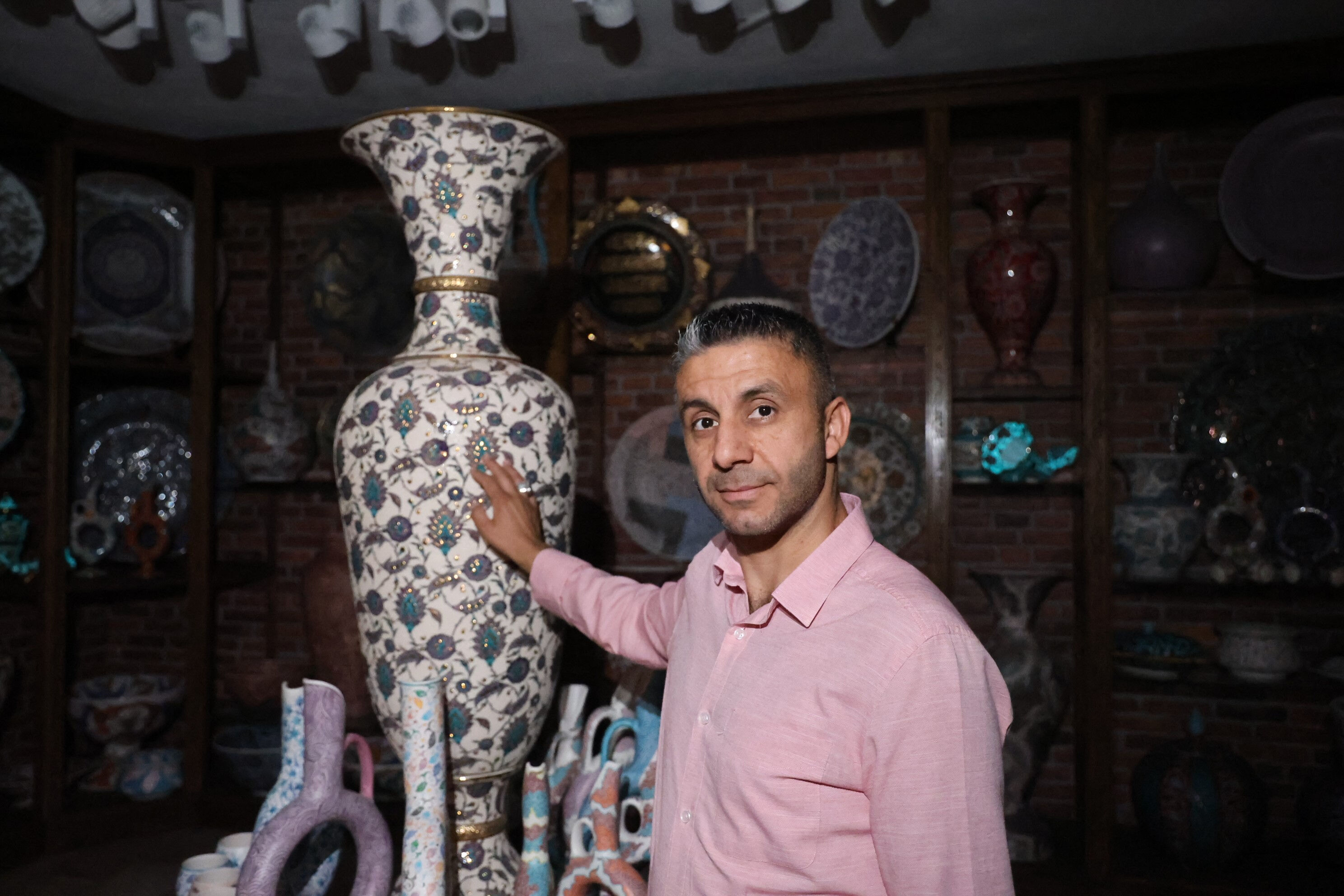 1 santimi 20 bin, 150 santimi 3 milyon TL'yi buluyor! 12 ayar altın işlemeden oluşuyor - 2. Resim