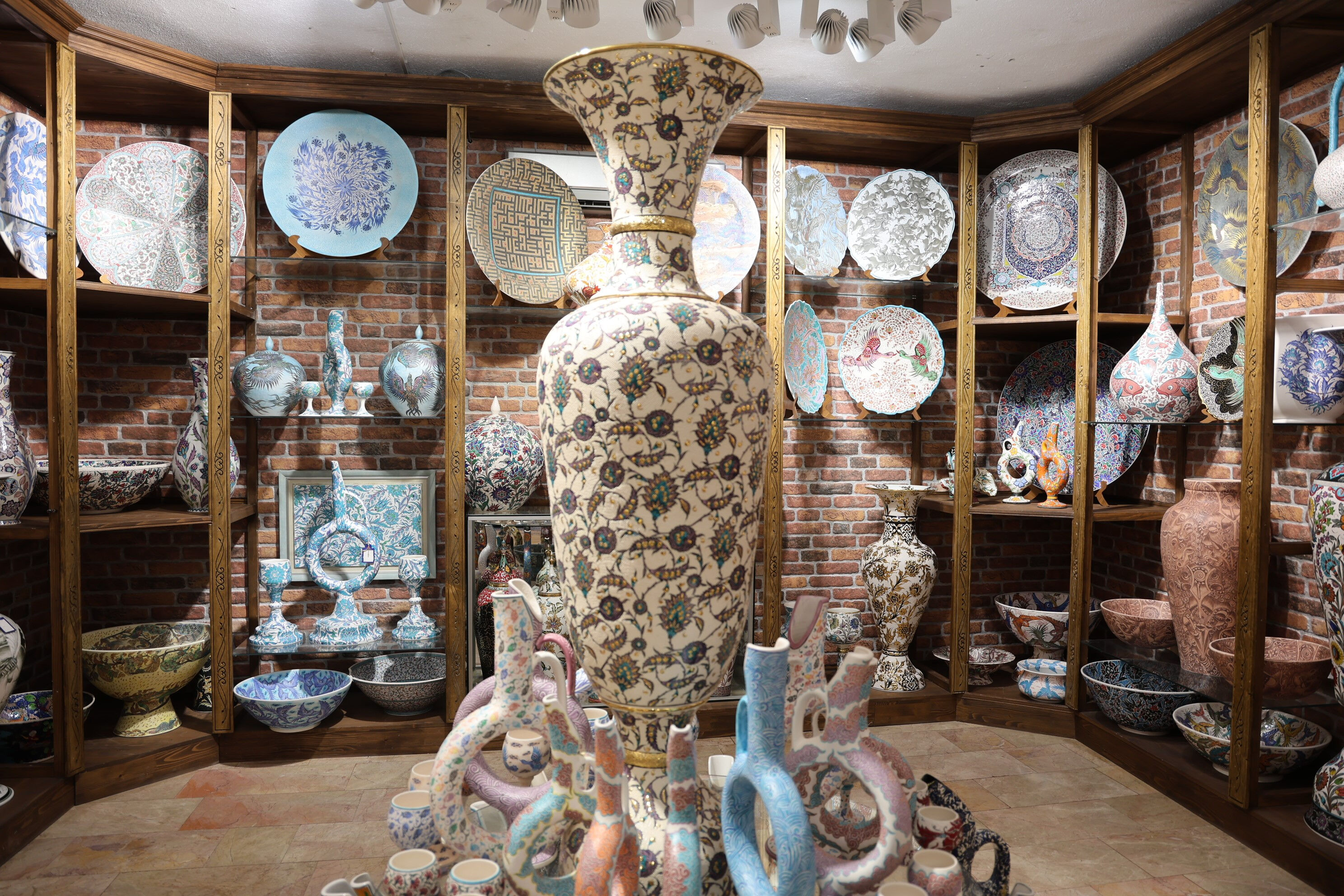 1 santimi 20 bin, 150 santimi 3 milyon TL'yi buluyor! 12 ayar altın işlemeden oluşuyor - 1. Resim