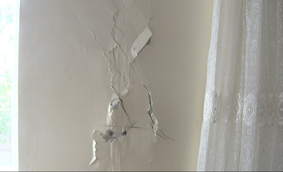 Ankara’da korkutan apartman: Duvarlar çatlıyor, zemin kayıyor