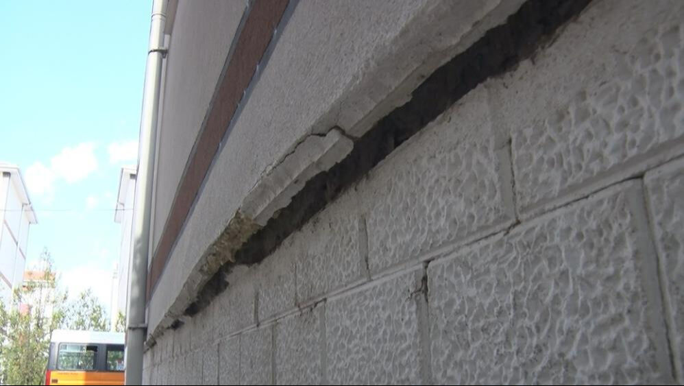 Ankara'da korku apartmanı: Her gün duvarlar çatlıyor, zemin milim milim kayıyor!