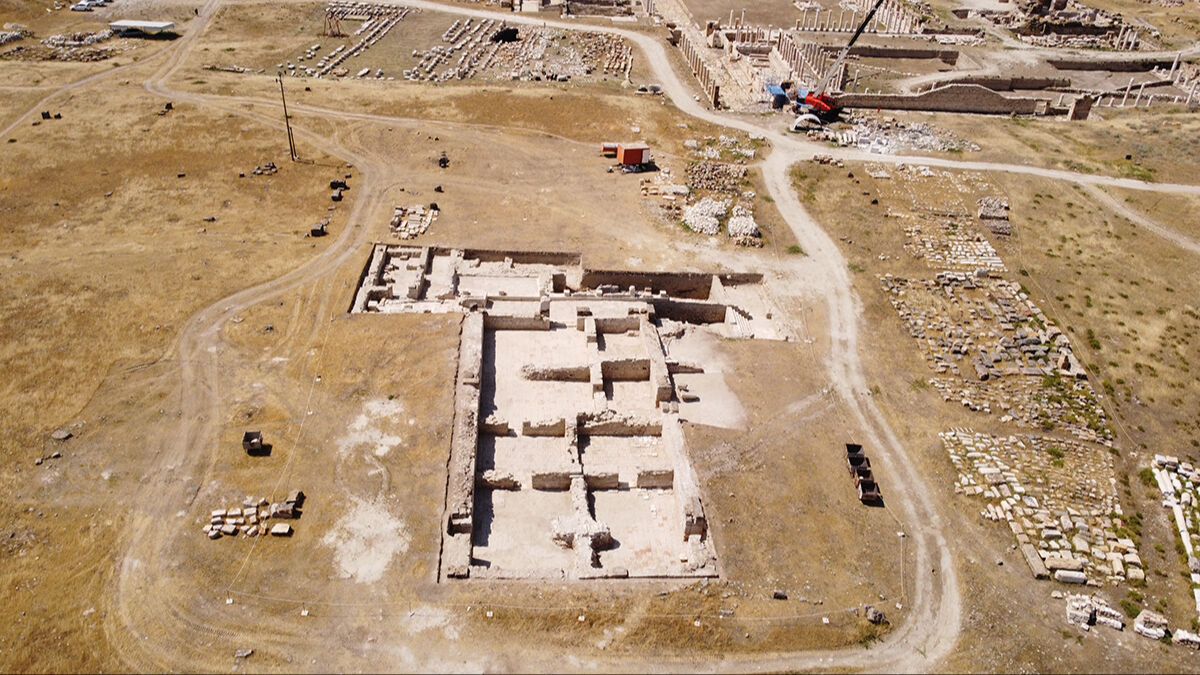 Arkeolojik kazıdan l&uuml;ks villa &ccedil;ıktı... 12 odalı, havuzlu, 1500 metrekare! - 1. Resim