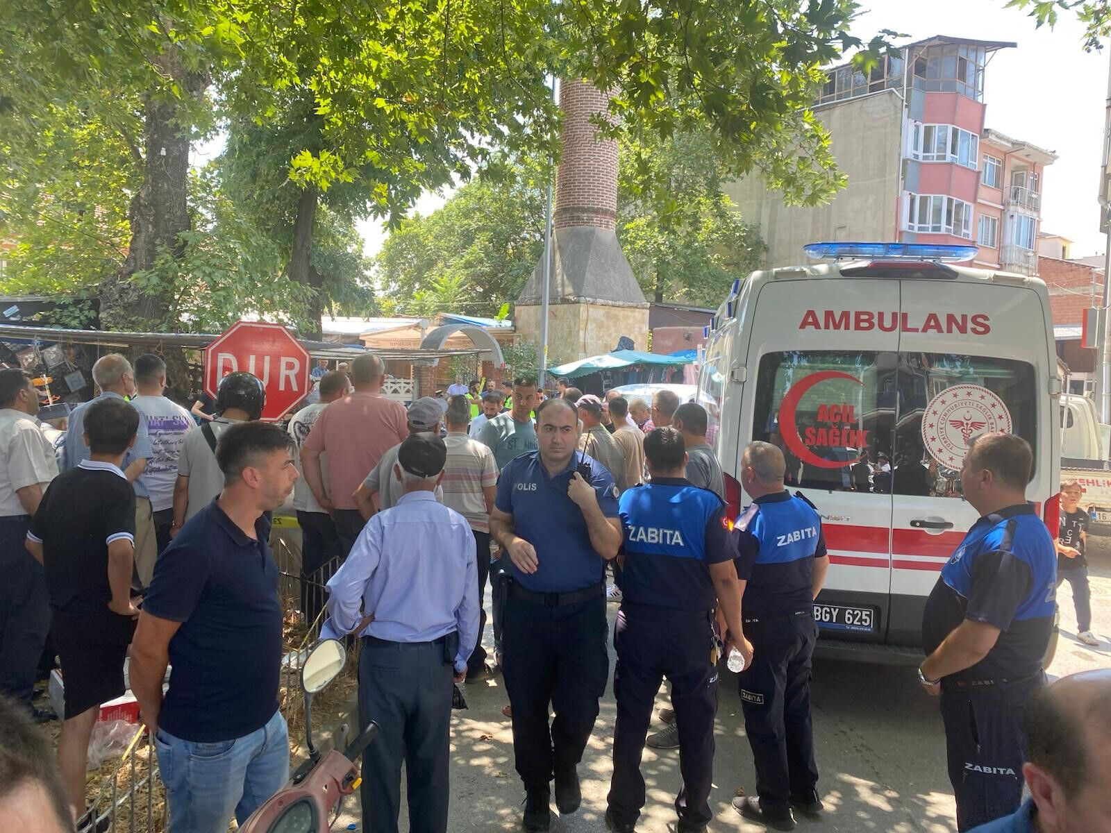 Bursa'da cuma namazı çıkışı silahlar konuştu! Yaralılar var - 1. Resim