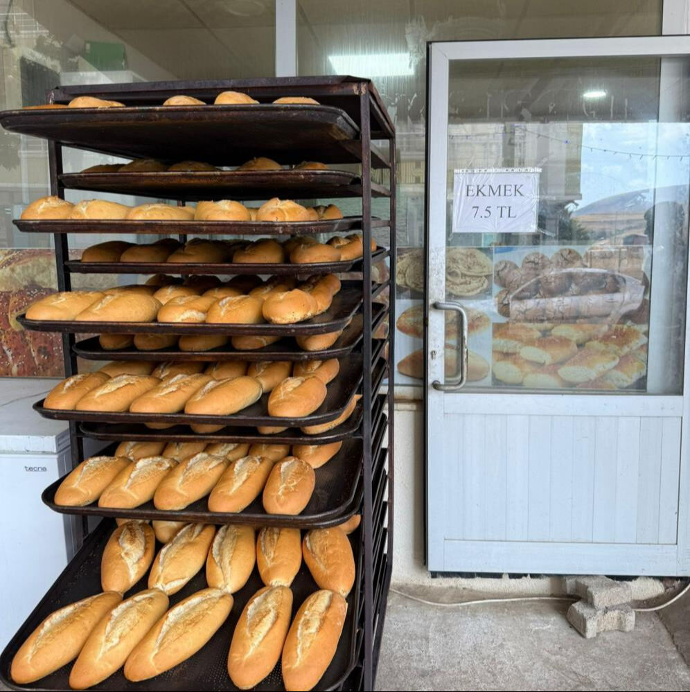 Ekmek fiyatını düşürdü, simit ve poğaçada fiyatları sabitledi: "Amacımız sadece kazanmak değil" - 1. Resim