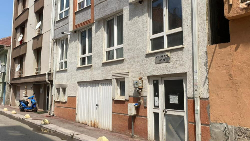 Eskişehir'de eski sevgili vahşeti: 4 çocuk annesi evinde katledildi!  Eskişehir'de vahşet: 4 çocuk annesi evinde katledildi! 2 şüpheli gözaltında - 1. Resim