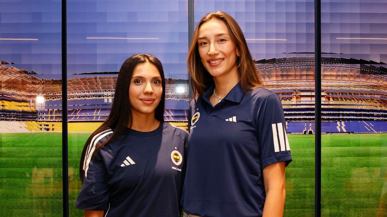 Fenerbahçe Kadın Voleybol Takımı&#039;ndan çifte imza! Hande Baladın ve Helin Kayıkçı resmen açıklandı