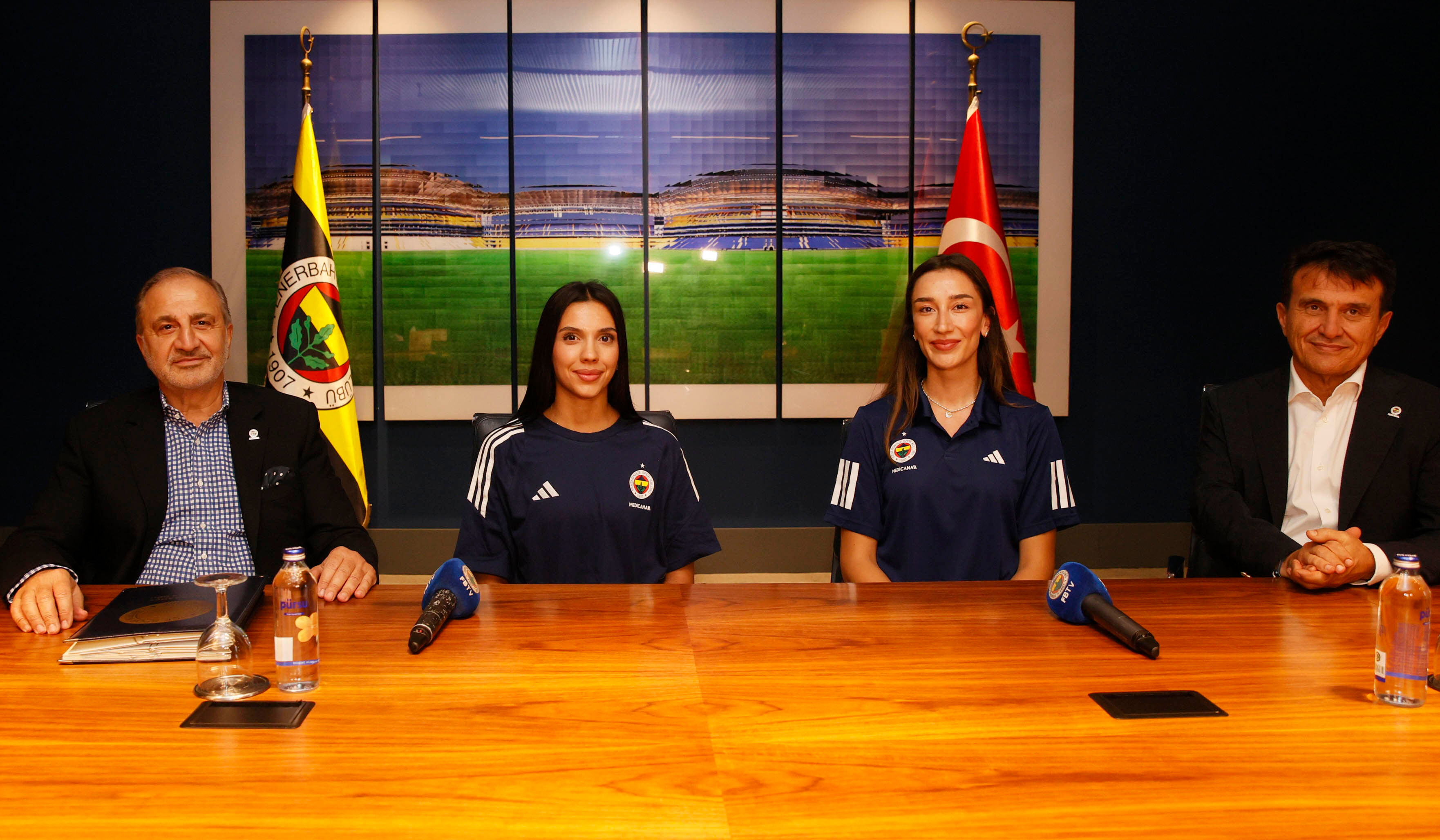 Fenerbahçe Kadın Voleybol Takımı'ndan çifte imza! Hande Baladın ve Helin Kayıkçı resmen açıklandı - 4. Resim