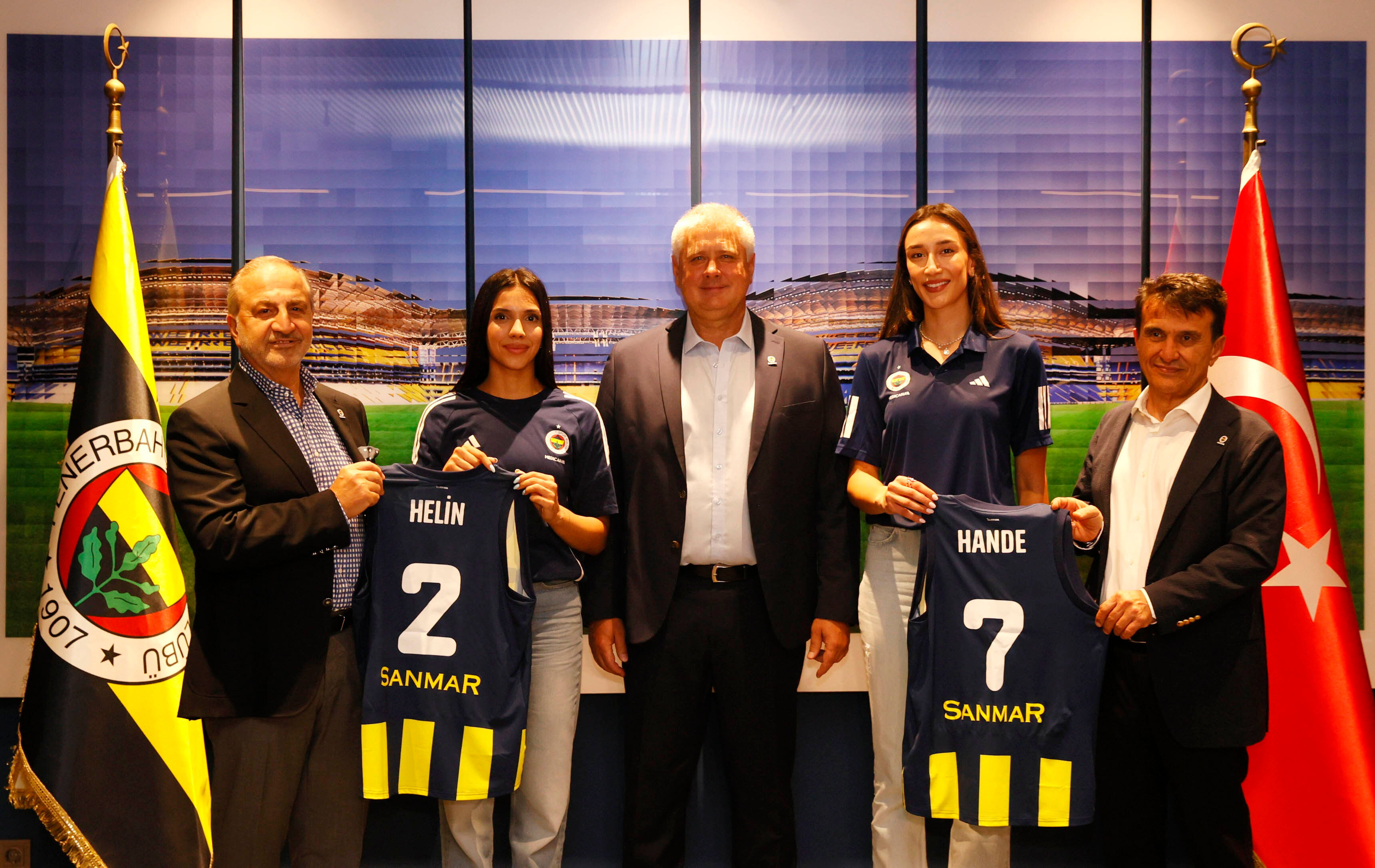 Fenerbahçe Kadın Voleybol Takımı'ndan çifte imza! Hande Baladın ve Helin Kayıkçı resmen açıklandı - 1. Resim