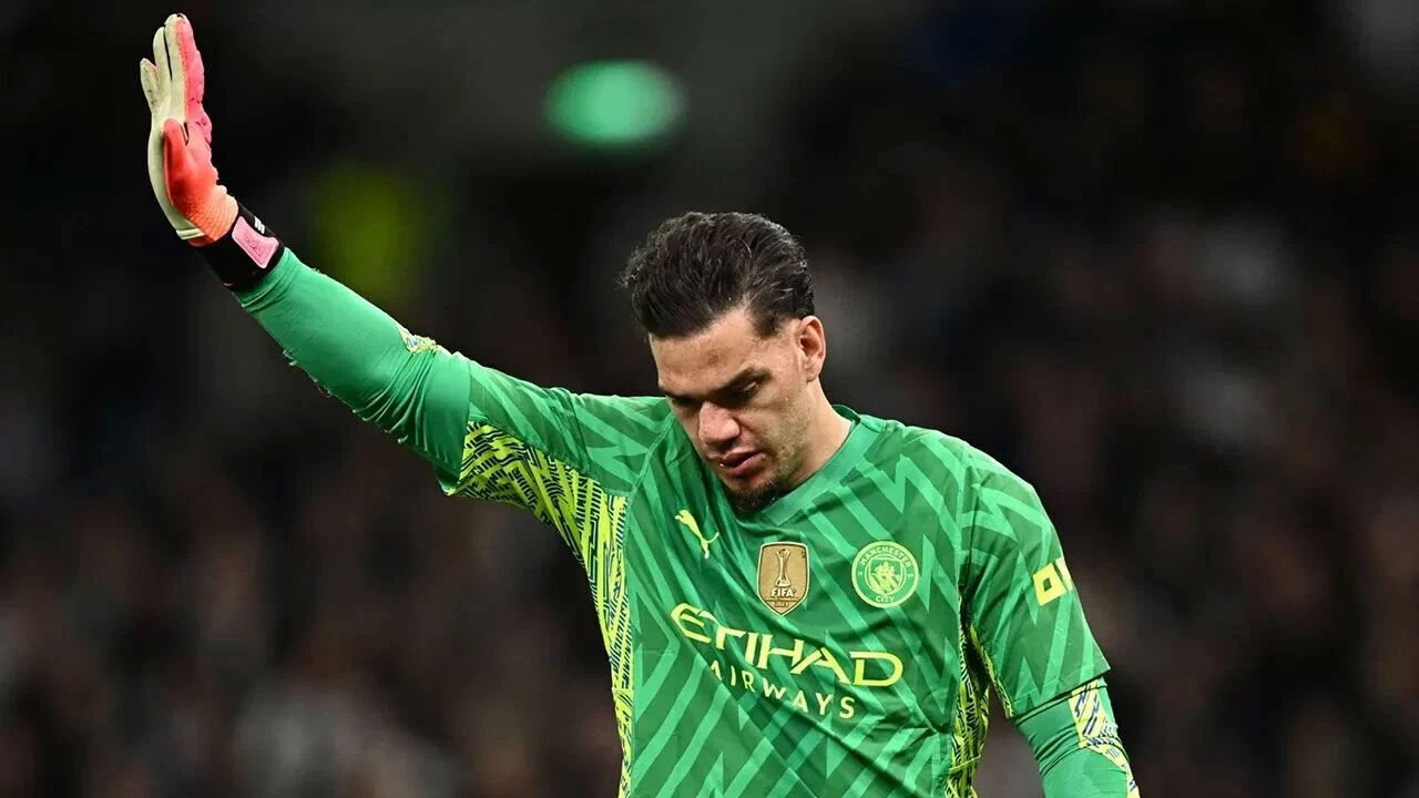Galatasaray, golcüyle birlikte kaleci transferini bitirmek istiyor! Ederson pazarlığı - 1. Resim