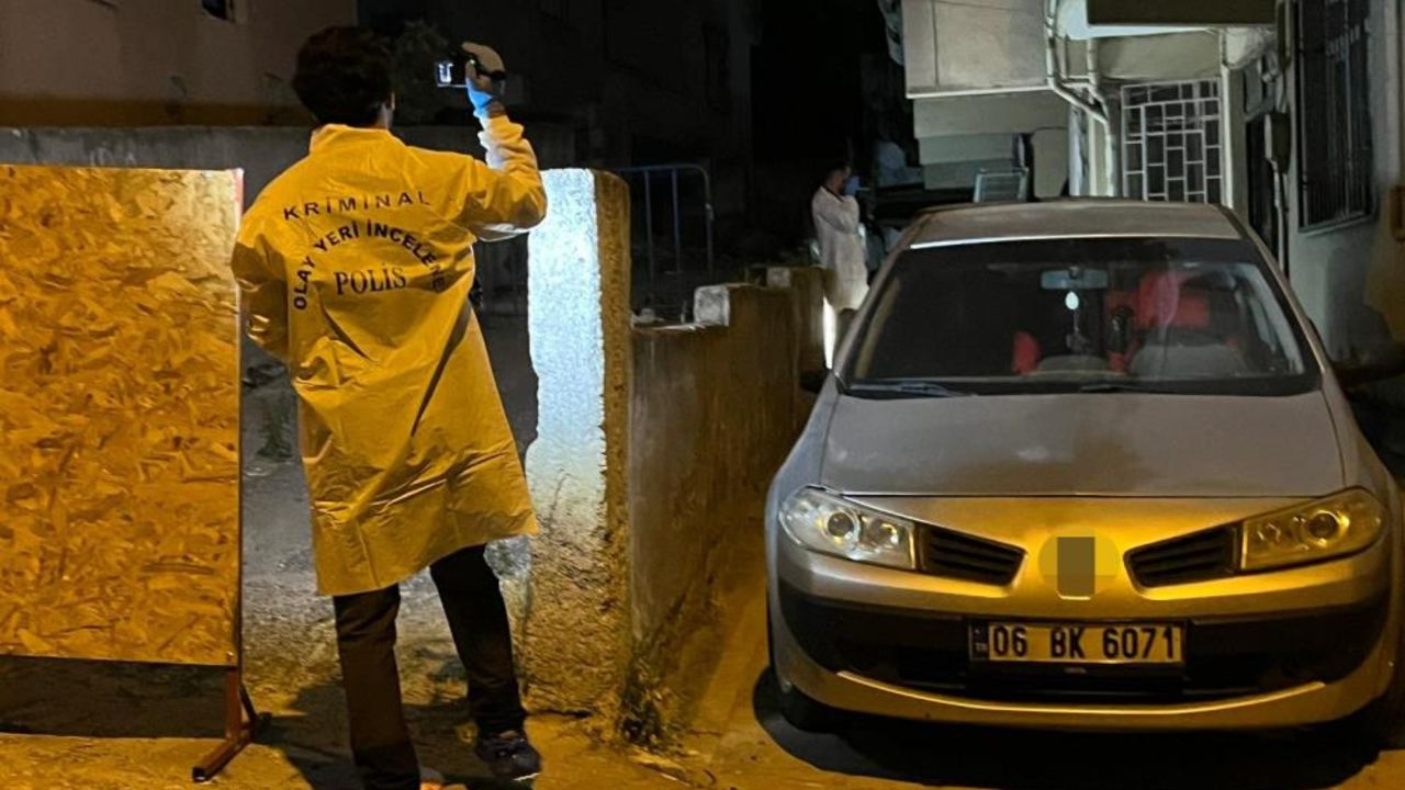 İstanbul'da şüpheli ölüm! 25 yaşındaki gencin ev arkadaşları ifadeye alındı İstanbul'da şüpheli ölüm! 25 yaşındaki gencin ev arkadaşları ifadeye alındı