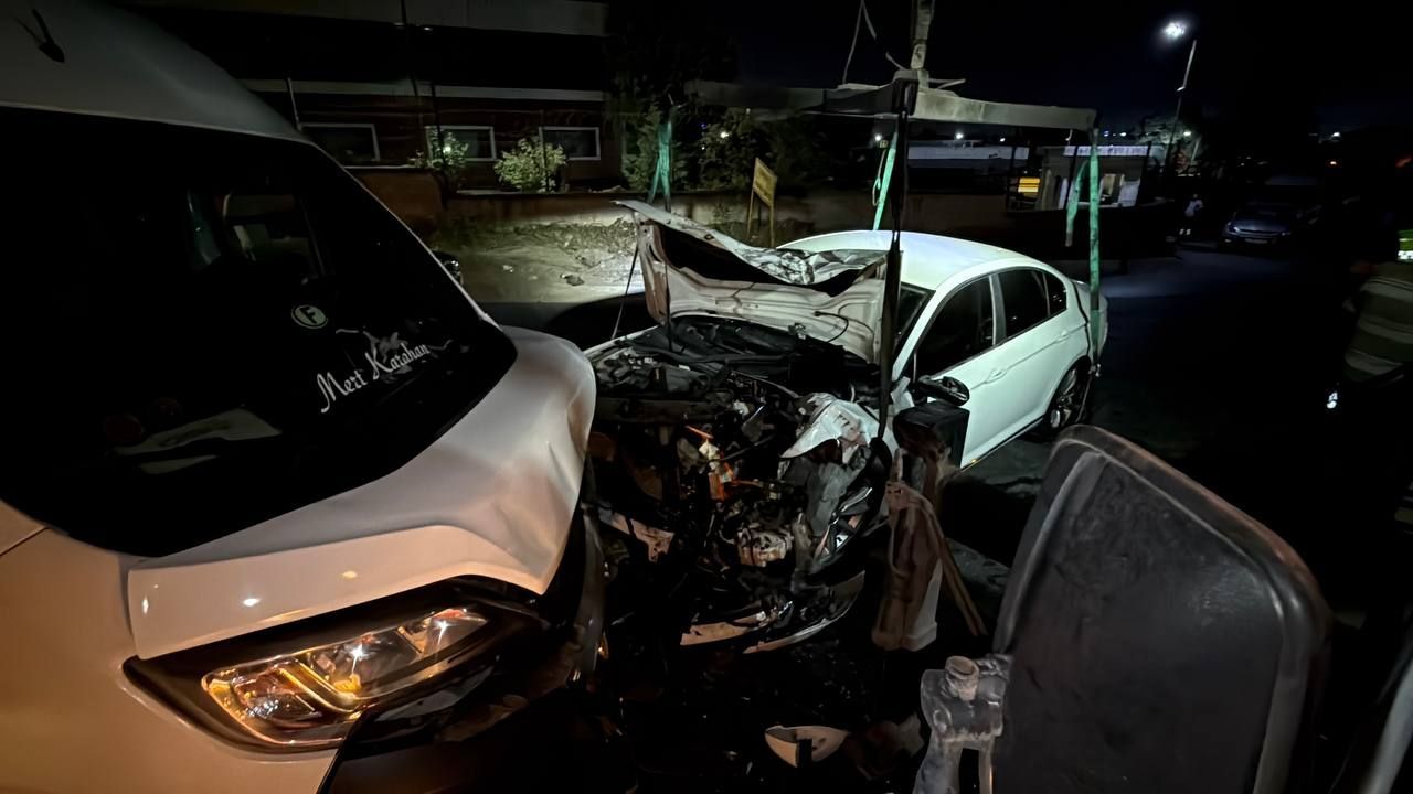 Kocaeli'de kaza! İşçi servisi otomobille çarpıştı, 10 kişi yaralandı Kocaeli'de kaza! İşçi servisi otomobille çarpıştı, 10 kişi yaralandı