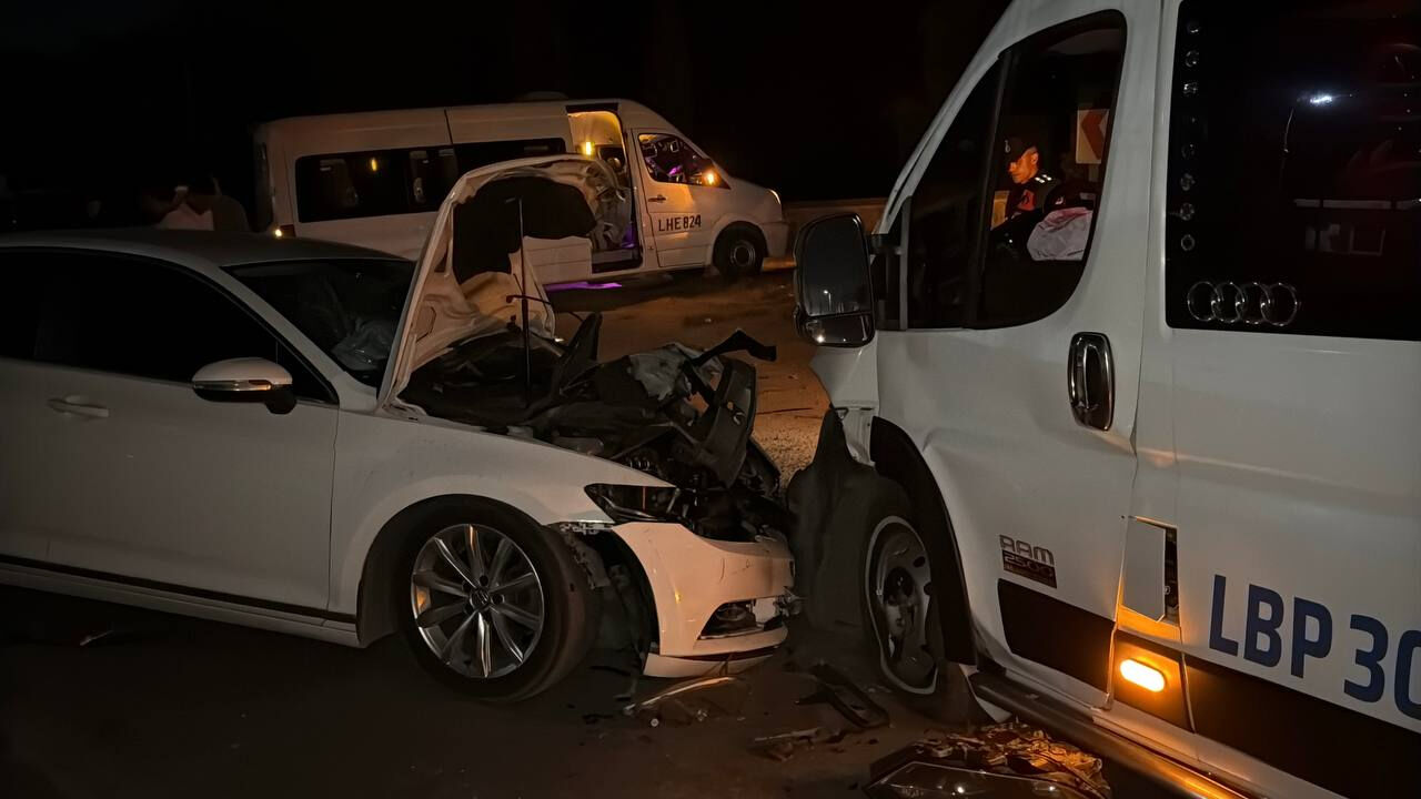 Kocaeli'de kaza! İşçi servisi otomobille çarpıştı, 10 kişi yaralandı - 1. Resim