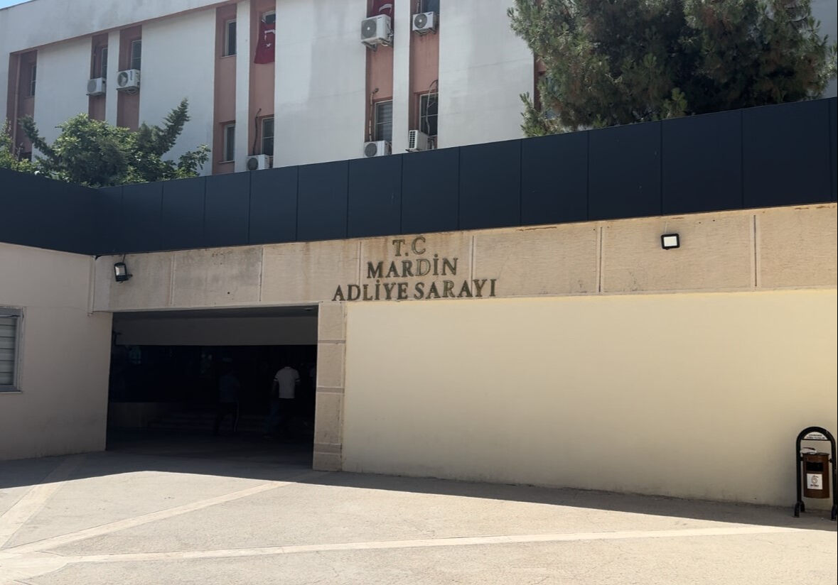 Miras için babasını patlayıcıyla öldürmeye kalktı! Düzenek son anda bahçeye fırlatıldı - 1. Resim