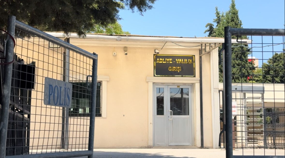 Miras için babasını patlayıcıyla öldürmeye kalktı! Düzenek son anda bahçeye fırlatıldı - 2. Resim