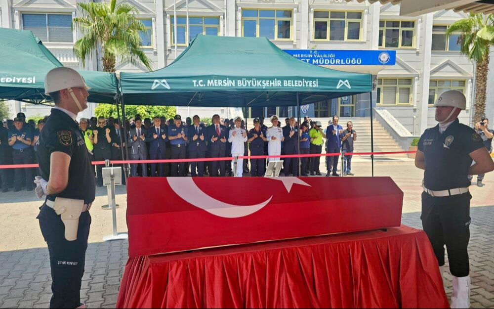 Polis Selçuk Peker görev başında kalp krizi geçirip şehit oldu! - 2. Resim