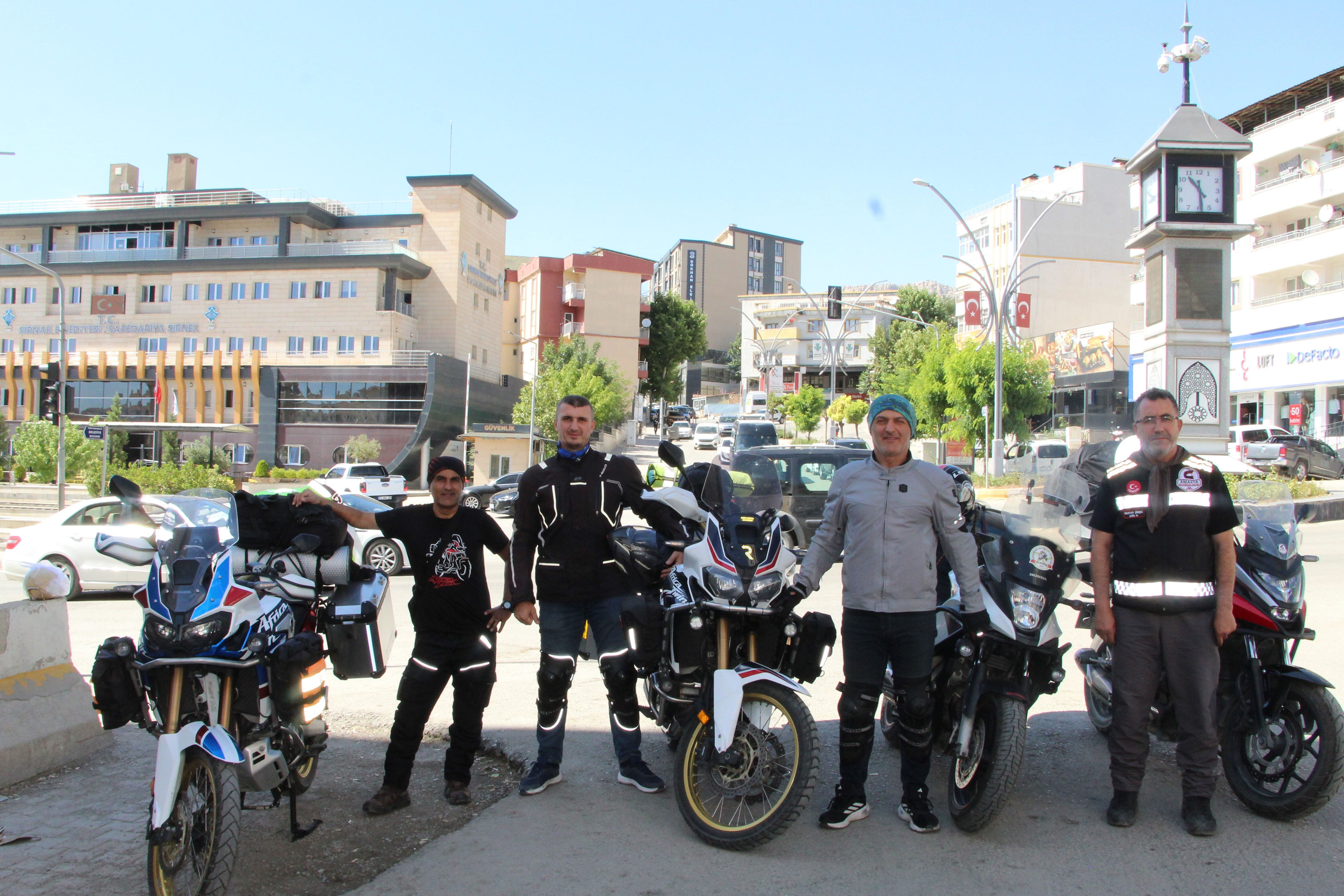 Silahlar yakılınca yüzlerce kilometreden atlayıp geldiler... Güneydoğu'yu karış karış dolaşıyorlar Silahlar yakılınca yüzlerce kilometreden atlayıp geldiler... Şehir şehir dolaşıyorlar - 3. Resim