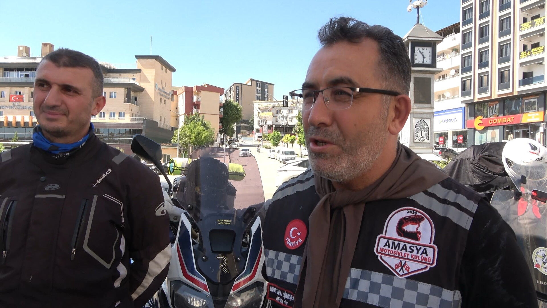 Silahlar yakılınca yüzlerce kilometreden atlayıp geldiler... Güneydoğu'yu karış karış dolaşıyorlar Silahlar yakılınca yüzlerce kilometreden atlayıp geldiler... Şehir şehir dolaşıyorlar - 1. Resim