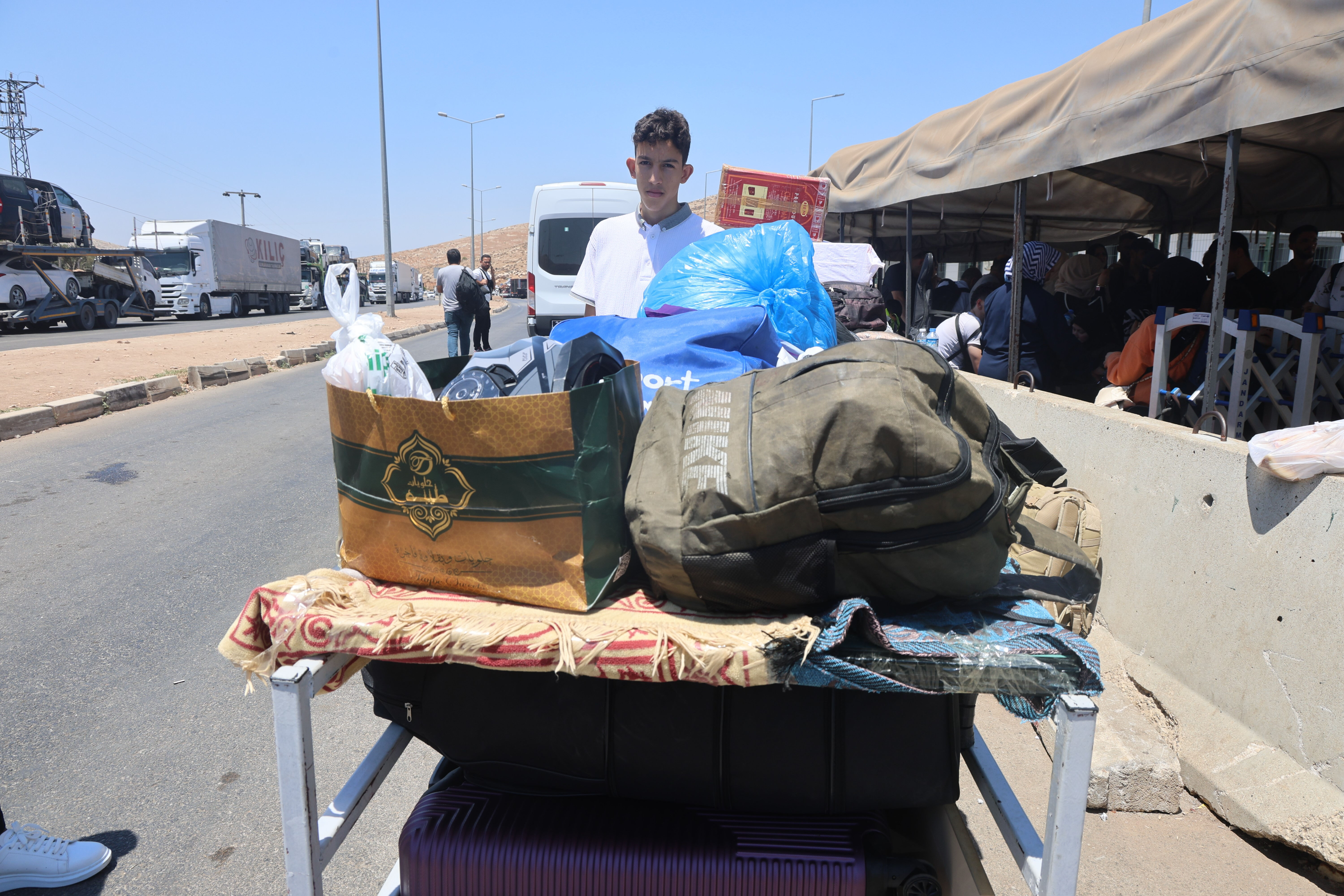 Suriyeliler toplu şekilde dönüyor! Ülkede gerginlik zirve yapmıştı - 2. Resim