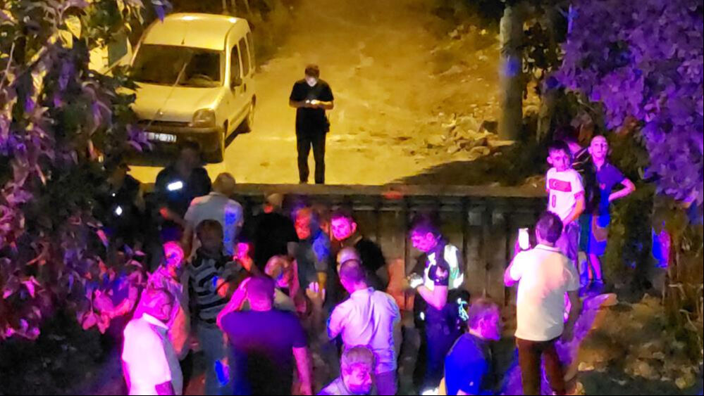 "Tapulu arsam" dediği yolu beton duvarla kapattı! Gören mahalleli şoke oldu "Tapulu arsam" dediği yolu beton duvarla kapattı! Gören mahalleli şoke oldu - 3. Resim