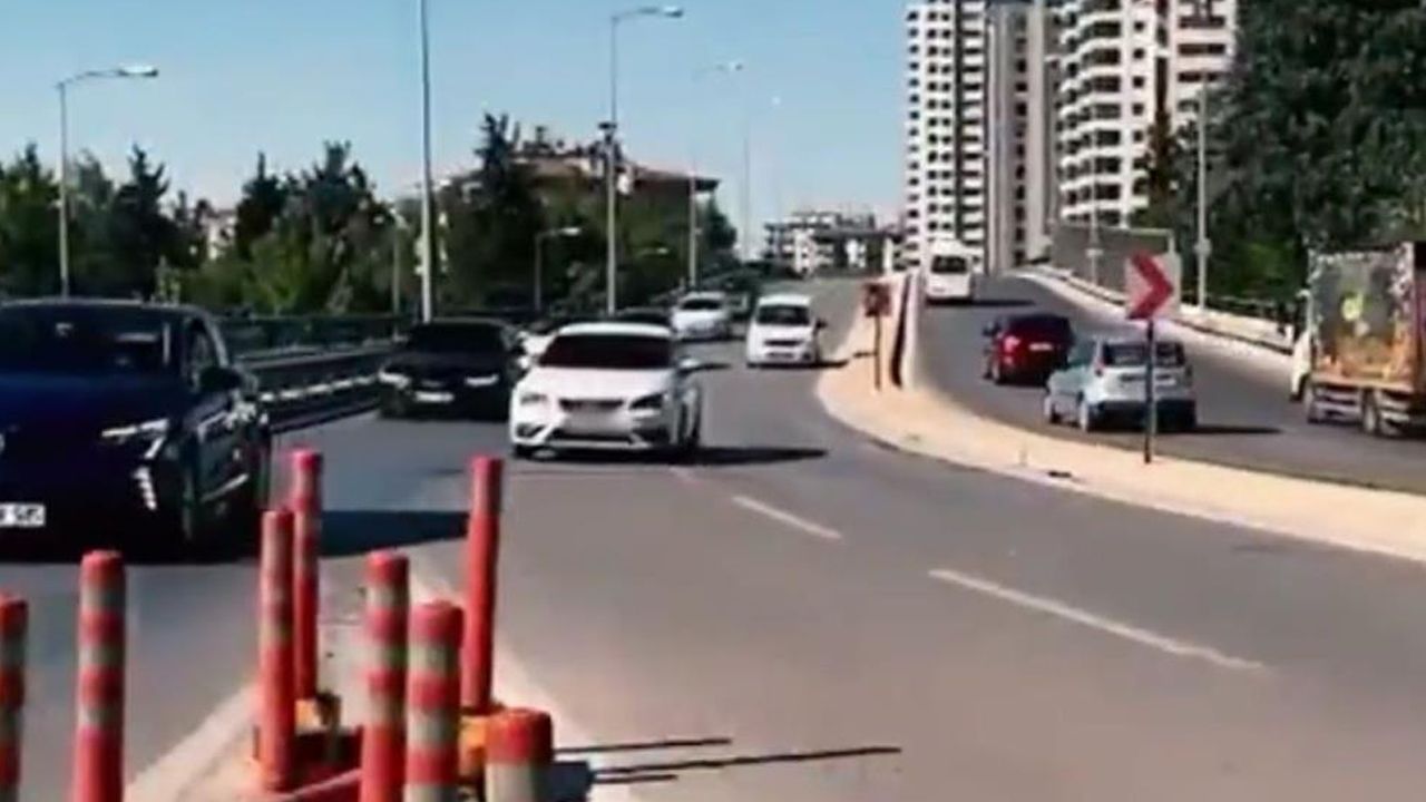 Trafikte 'kaynak' yapanlar yandı! 4 milyon liralık ceza kesildi Trafikte 'kaynak' yapanlar yandı! 4 milyon liralık ceza kesildi