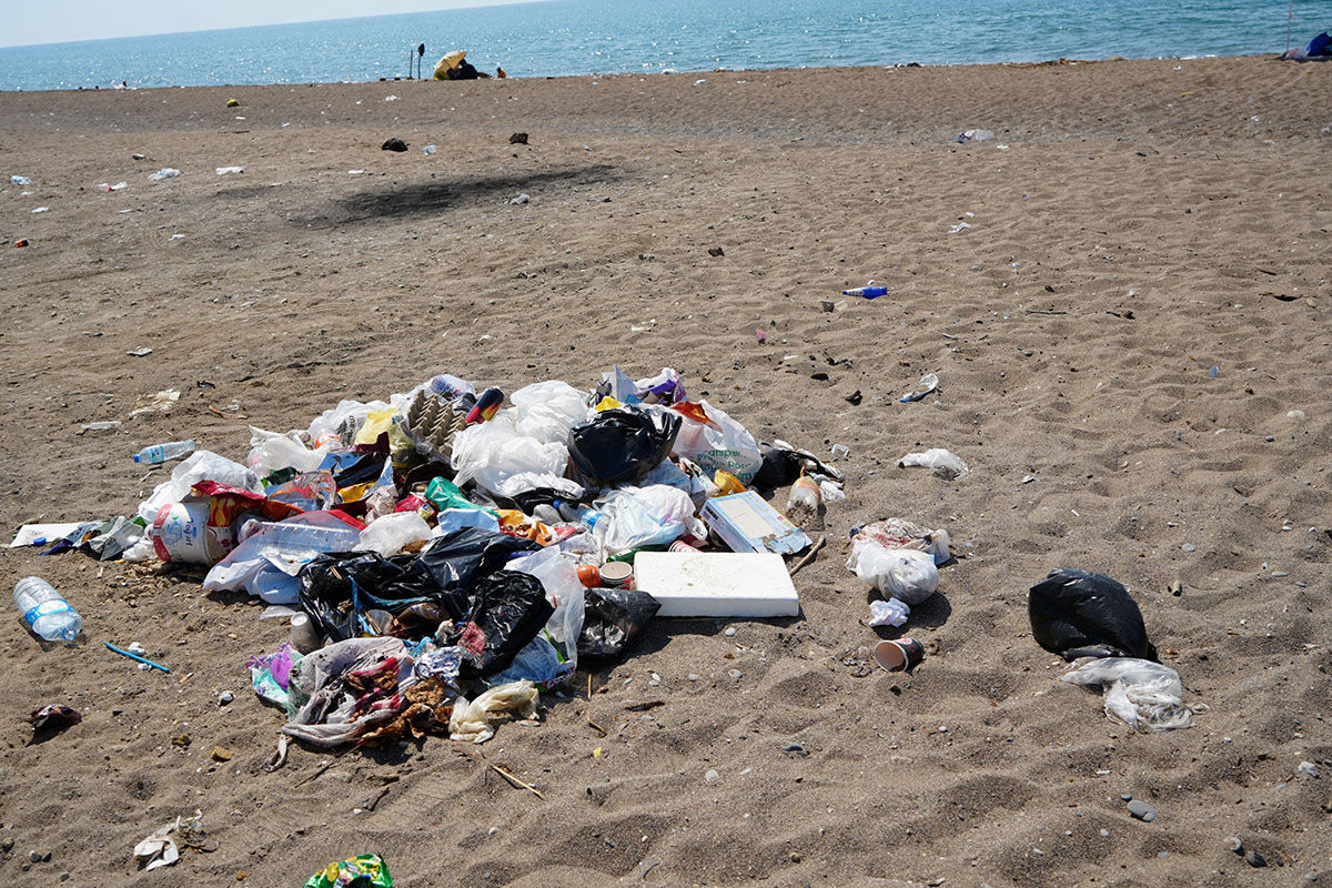 'Ücretsiz beach'e giden pişman oluyor! Ünlü sahildeki görüntüler muhtarı isyan ettirdi - 5. Resim