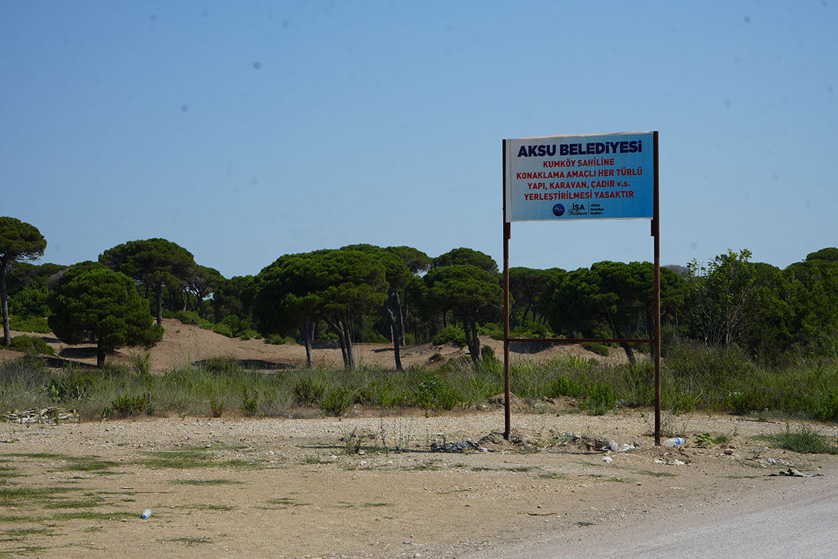 'Ücretsiz beach'e giden pişman oluyor! Ünlü sahildeki görüntüler muhtarı isyan ettirdi - 2. Resim