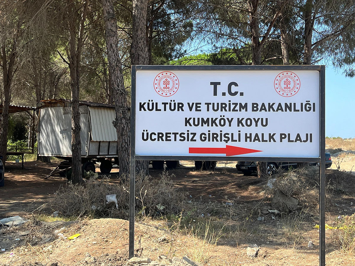 'Ücretsiz beach'e giden pişman oluyor! Ünlü sahildeki görüntüler muhtarı isyan ettirdi - 3. Resim