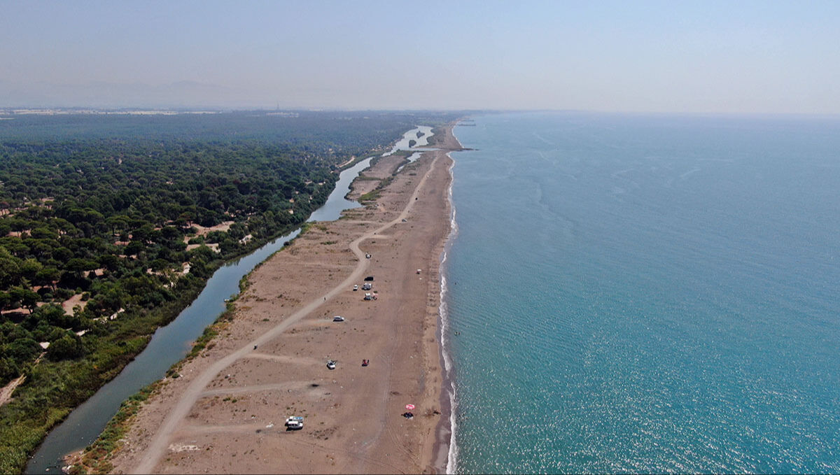 'Ücretsiz beach'e giden pişman oluyor! Ünlü sahildeki görüntüler muhtarı isyan ettirdi - 1. Resim
