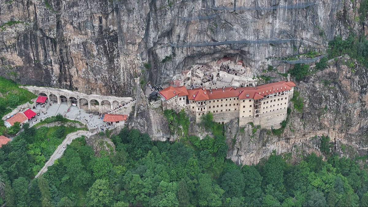 Ünlü manastıra 151 bin kişi tırmandı! Gezi rehberinin ilk sırasında yer alıyor Ünlü manastıra 151 bin kişi tırmandı! Gezi rehberinin ilk sırasında yer alıyor - 4. Resim
