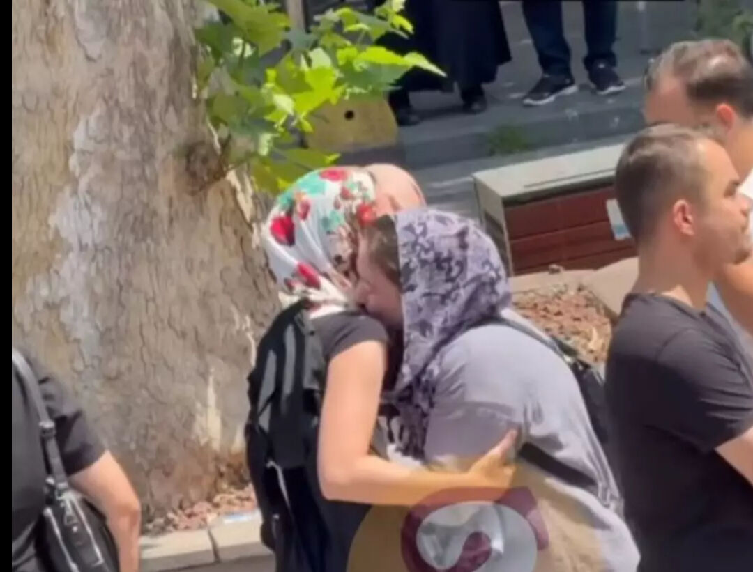 Ünlü oyuncu Mehmet Ali Tuncer'e veda! Cenazede ayakta durmakta zorlandılar - 3. Resim